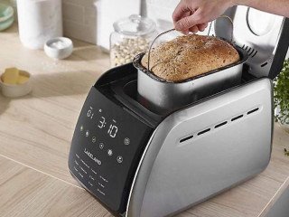 Lakeland Touchscreen Bread Maker USED ONCE!!